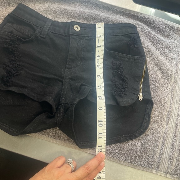 CARMAR JEAN SHORTS distressed - Picture 7 of 13